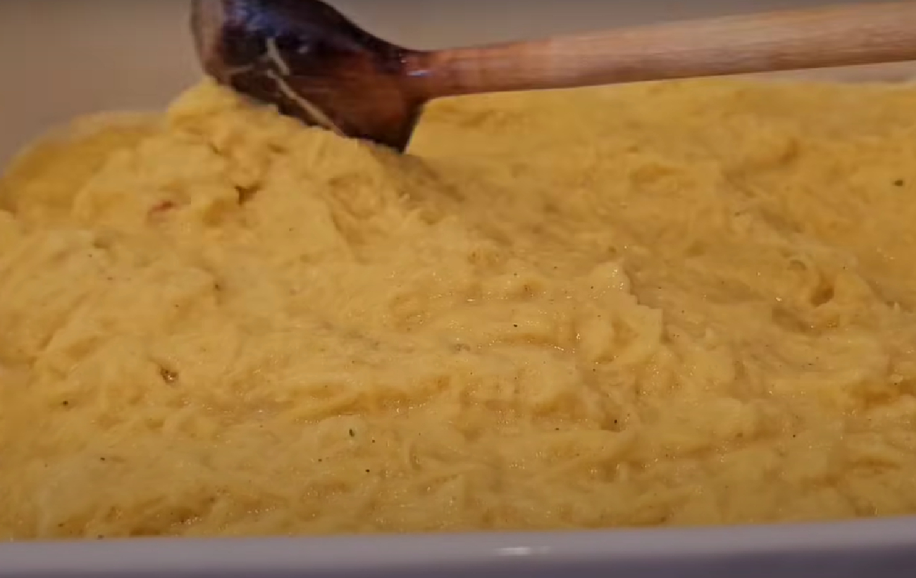 "Лінивий" гуцульський дерун з білими грибами: український рецепт ситної страви в соусі